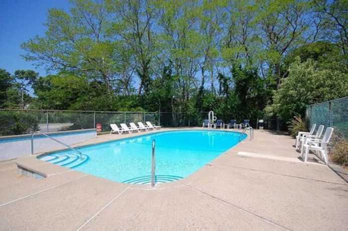 Imagen de la piscina del Hotel Captains Quarters Motel And Conference Center. Foto 20