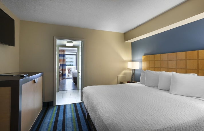 Imagen de la habitación del Hotel Captain\'s Quarters Resort. Foto 9