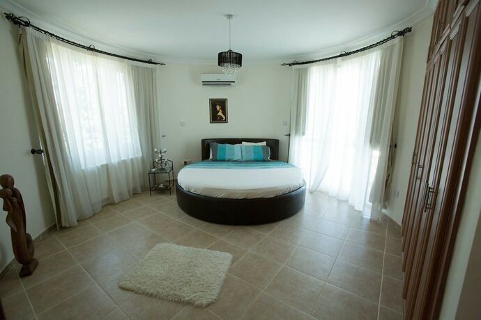 Imagen general del Hotel Captivating 5-bed Villa With Private Pool and Garden. Foto 4