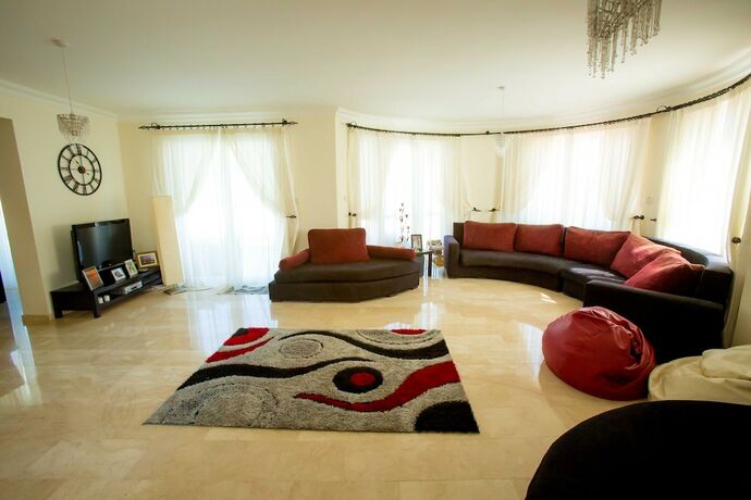 Imagen general del Hotel Captivating 5-bed Villa With Private Pool and Garden. Foto 7