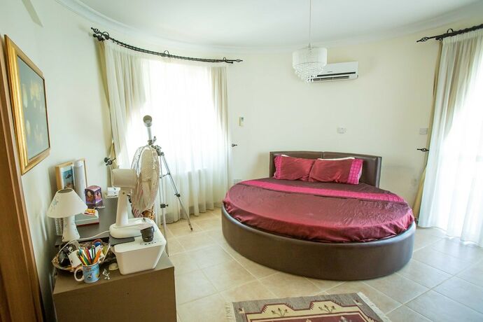 Imagen general del Hotel Captivating 5-bed Villa With Private Pool and Garden. Foto 8