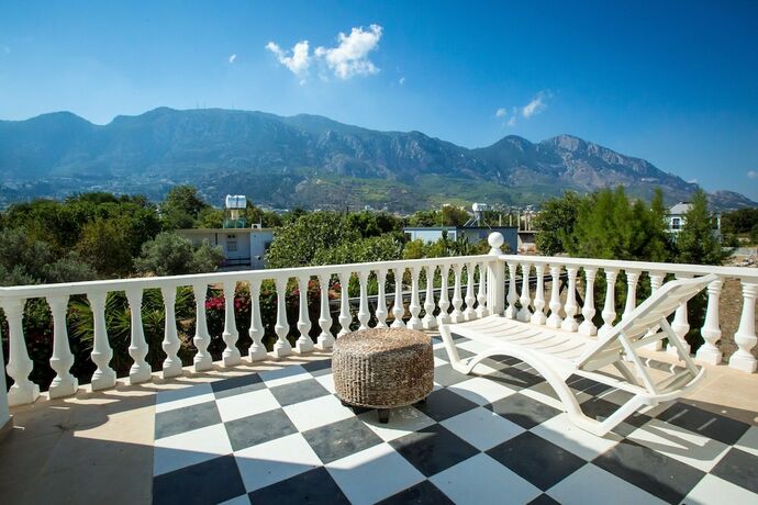 Imagen general del Hotel Captivating 5-bed Villa With Private Pool and Garden. Foto 9