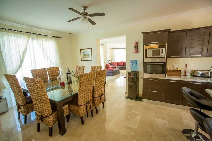 Imagen general del Hotel Captivating 5-bed Villa With Private Pool and Garden. Foto 15