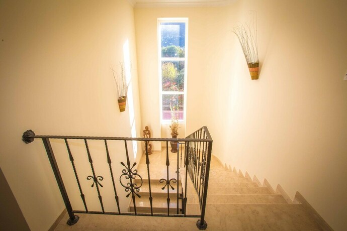 Imagen general del Hotel Captivating 5-bed Villa With Private Pool and Garden. Foto 17