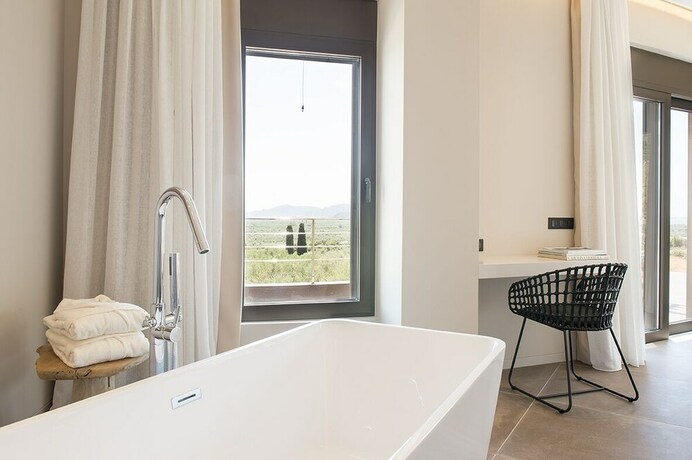 Imagen general del Hotel Captivating 5-bedr Villa Close Navarino Dunes Golf. Foto 6