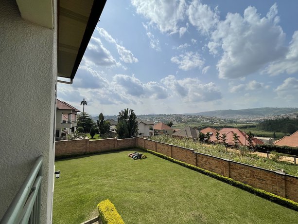 Imagen de los exteriores del Hotel Captivating 7-bed House in Kigali, Rwanda. Foto 7