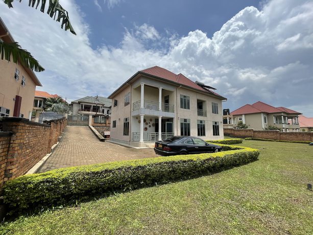 Imagen de los exteriores del Hotel Captivating 7-bed House in Kigali, Rwanda. Foto 8