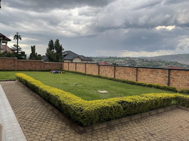 Imagen de los exteriores del Hotel Captivating 7-bed House in Kigali, Rwanda. Foto 10