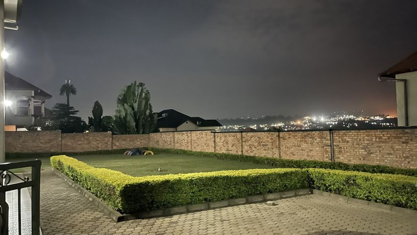 Imagen de los exteriores del Hotel Captivating 7-bed House in Kigali, Rwanda. Foto 12