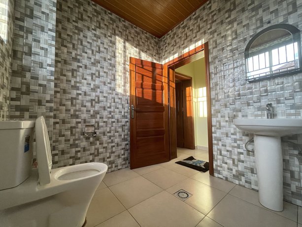 Imagen de la habitación del Hotel Captivating 7-bed House in Kigali, Rwanda. Foto 3