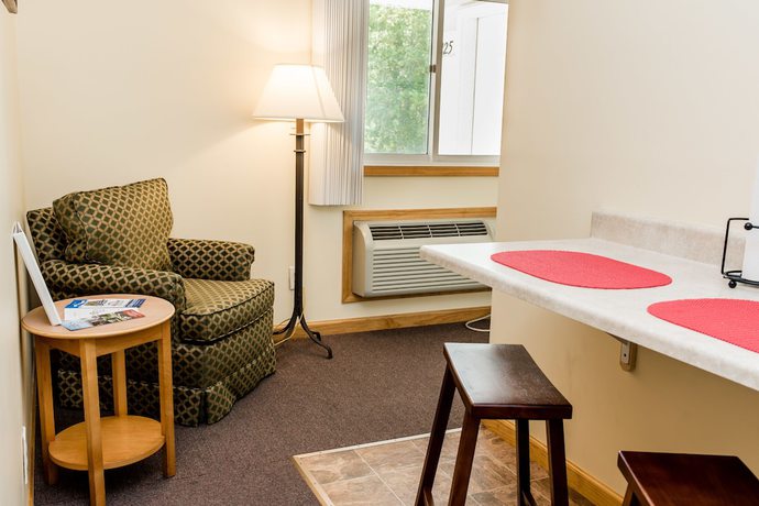 Imagen de la habitación del Hotel Capt.'s Inn And Suites. Foto 8