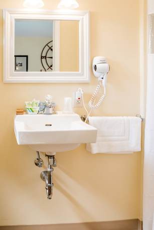 Imagen de la habitación del Hotel Capt.'s Inn And Suites. Foto 16