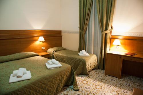 Imagen de la habitación del Hotel Capys. Foto 8