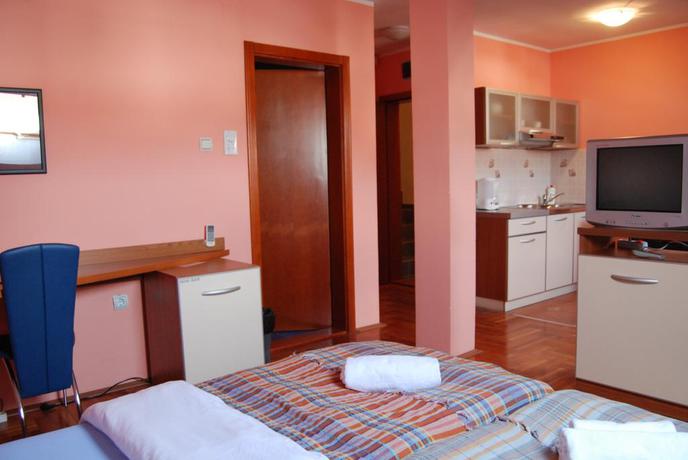 Imagen de la habitación del Hotel Car Royal Apartmans. Foto 14