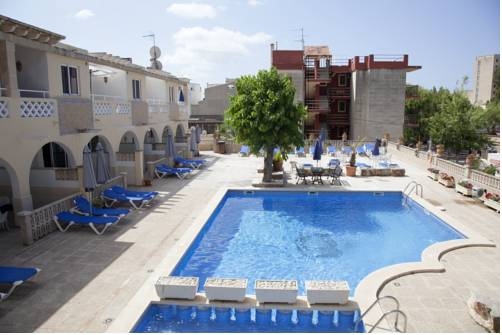 Imagen de los exteriores del Hotel Carabela II. Foto 8