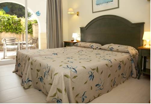 Imagen de los exteriores del Hotel Carabela II. Foto 9