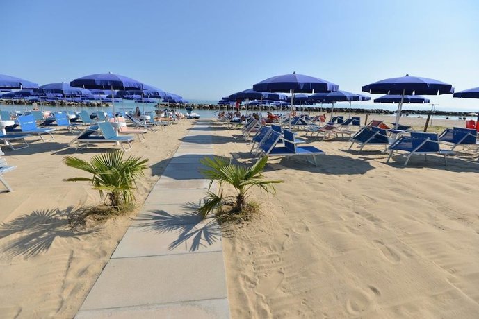 Imagen de los exteriores del Hotel Caraibi. Foto 13