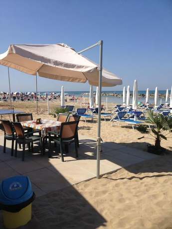 Imagen de los exteriores del Hotel Caraibi. Foto 14