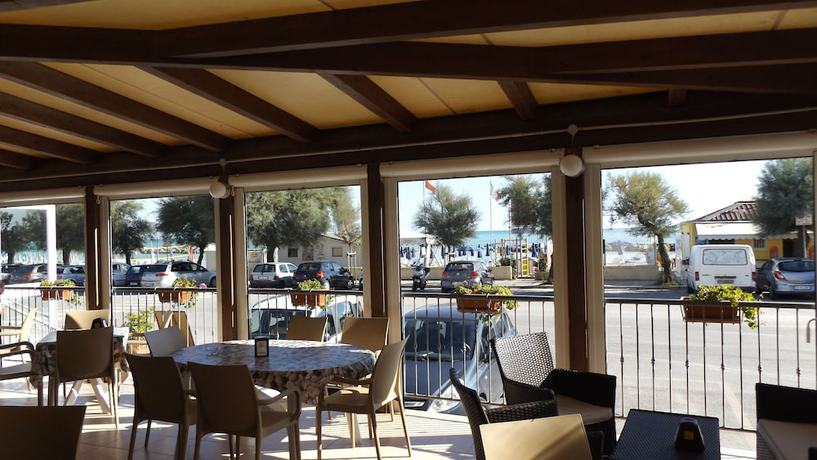 Imagen de los exteriores del Hotel Caraibi. Foto 19