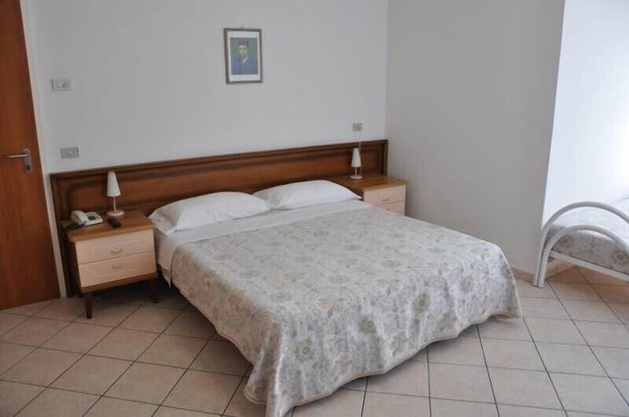 Imagen de la habitación del Hotel Caraibi, Grottammare. Foto 15