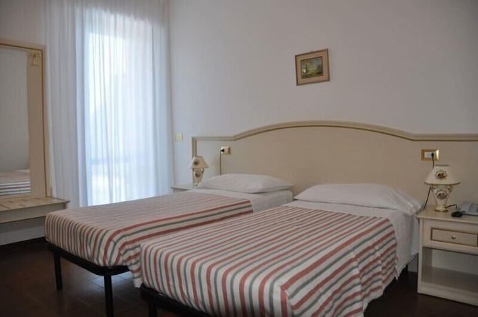 Imagen de la habitación del Hotel Caraibi, Grottammare. Foto 16