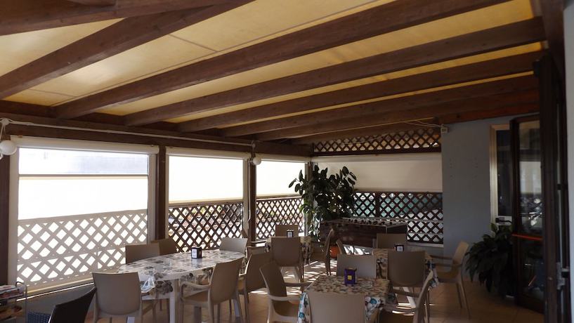 Imagen del bar/restaurante del Hotel Caraibi, Senigallia. Foto 2
