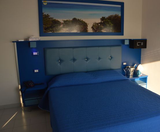 Imagen de la habitación del Hotel Caraibisiaco sul Mare. Foto 4