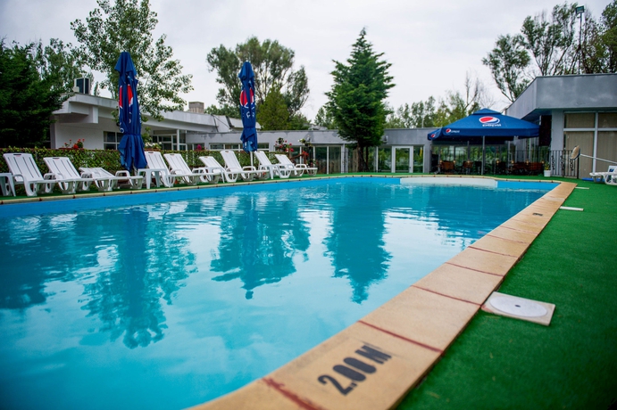 Imagen de la piscina del Hotel Caraiman Mamaia. Foto 16