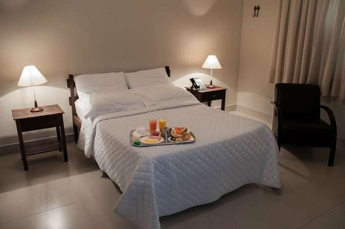 Imagen de la habitación del Hotel Caraj&aacute;s, Varginha. Foto 26