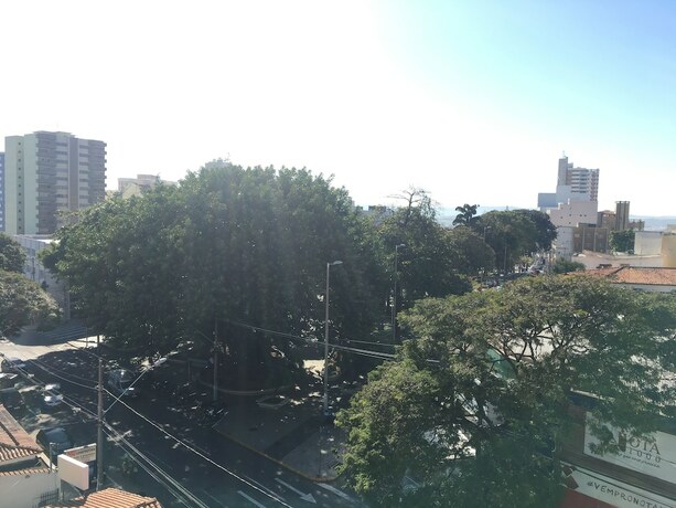Imagen de los exteriores del Hotel Caraj&aacute;s, Varginha. Foto 31