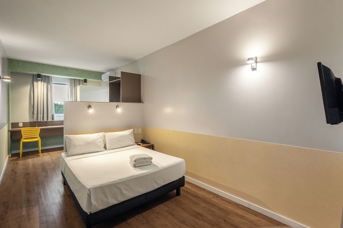 Imagen de la habitación del Hotel Carand&aacute; Hplus Express. Foto 2