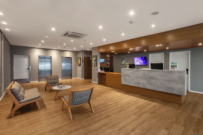 Imagen de los interiores del Hotel Carand&aacute; Hplus Express. Foto 15