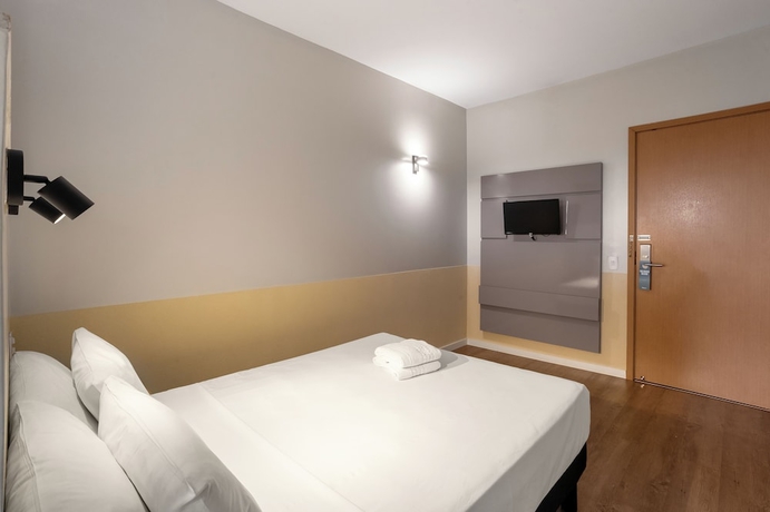 Imagen de la habitación del Hotel Carand&aacute; Hplus Express. Foto 9