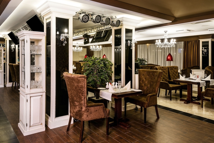 Imagen del bar/restaurante del Hotel Carat. Foto 6