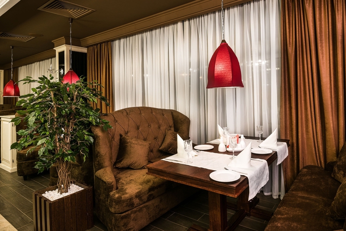 Imagen del bar/restaurante del Hotel Carat. Foto 7