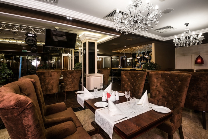 Imagen del bar/restaurante del Hotel Carat. Foto 8