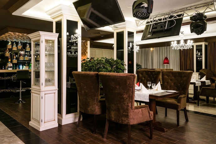 Imagen del bar/restaurante del Hotel Carat. Foto 9