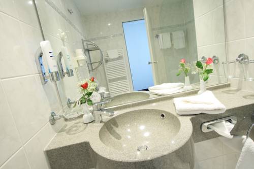 Imagen de la habitación del Hotel Carat Golf and Sporthotel. Foto 14