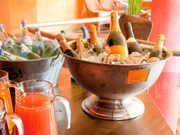 Imagen del bar/restaurante del Hotel Carathotel Basel. Foto 5