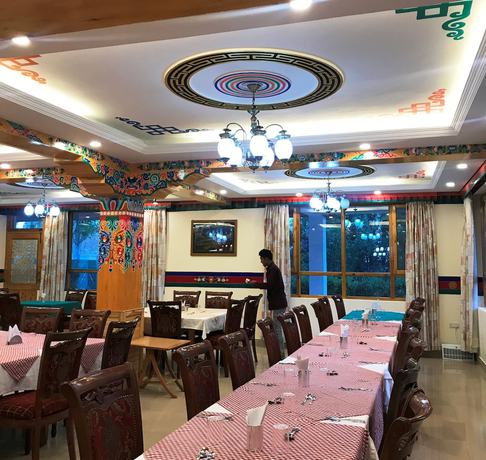 Imagen del bar/restaurante del Hotel Caravan Centre. Foto 3
