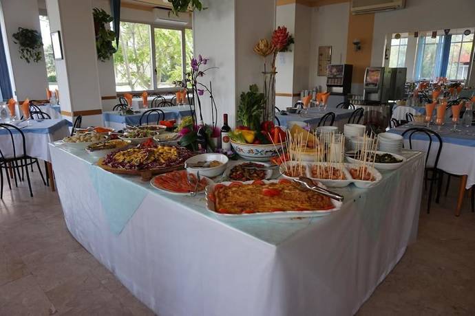 Imagen del bar/restaurante del Hotel Caravan, Pesaro. Foto 4