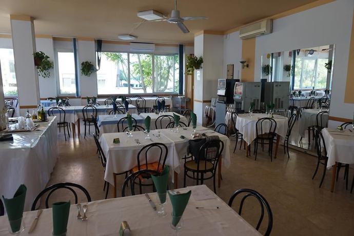 Imagen del bar/restaurante del Hotel Caravan, Pesaro. Foto 9