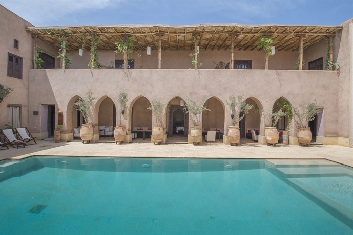 Imagen de la piscina del Hotel Caravan Serai. Foto 5