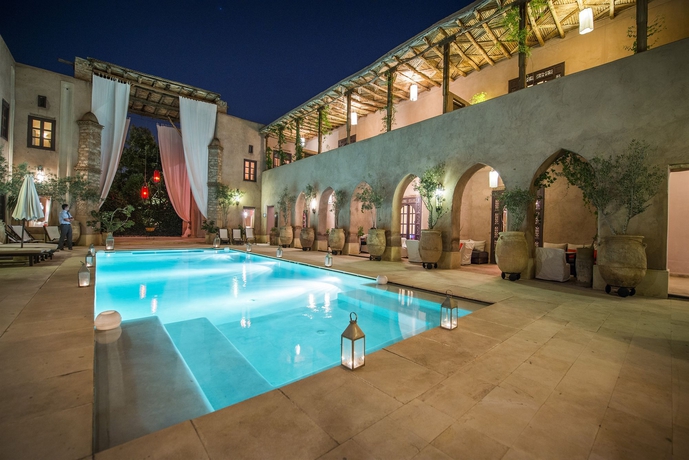 Imagen de la piscina del Hotel Caravan Serai. Foto 8