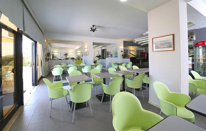 Imagen del bar/restaurante del Hotel Caravel, Fano. Foto 6