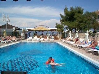Imagen de la piscina del Hotel Caravel Pool Marilenna. Foto 7