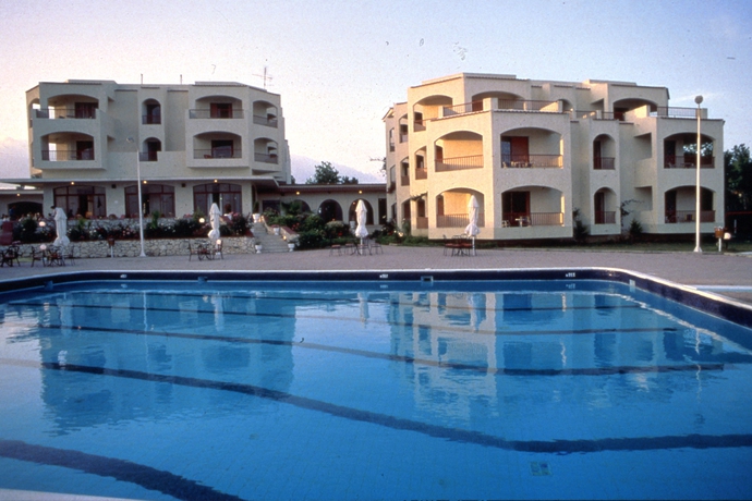 Imagen de la piscina del Hotel Caravel Suites - Adults Only. Foto 10