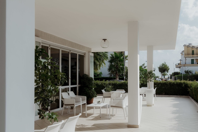Imagen de los exteriores del Hotel Caravel, Vasto. Foto 10