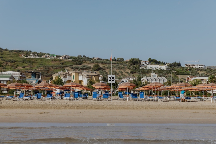 Imagen de los exteriores del Hotel Caravel, Vasto. Foto 16