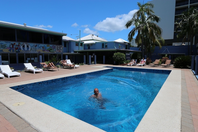 Imagen de la piscina del Hotel Caravella Backpackers. Foto 19